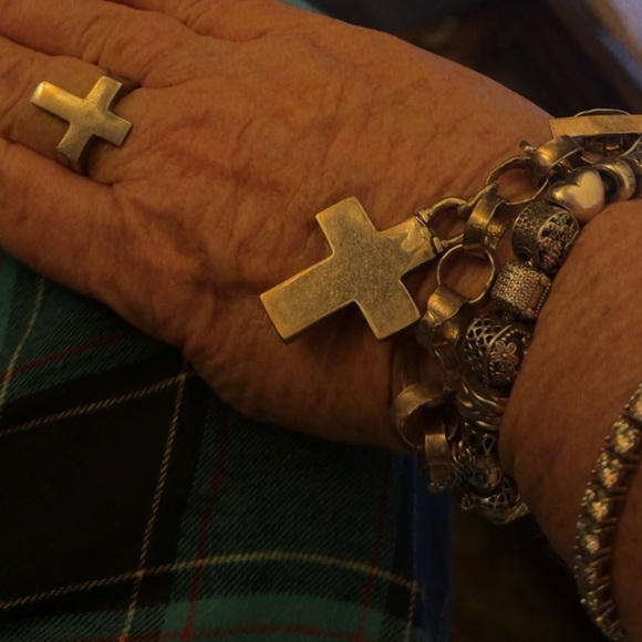 Elegant Gold and Silver Women's Jewelry - Picture 14 of 15